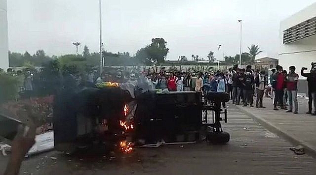 Apple trừng phạt đối tác vì để xảy ra bạo loạn tại nhà máy lắp ráp iPhone