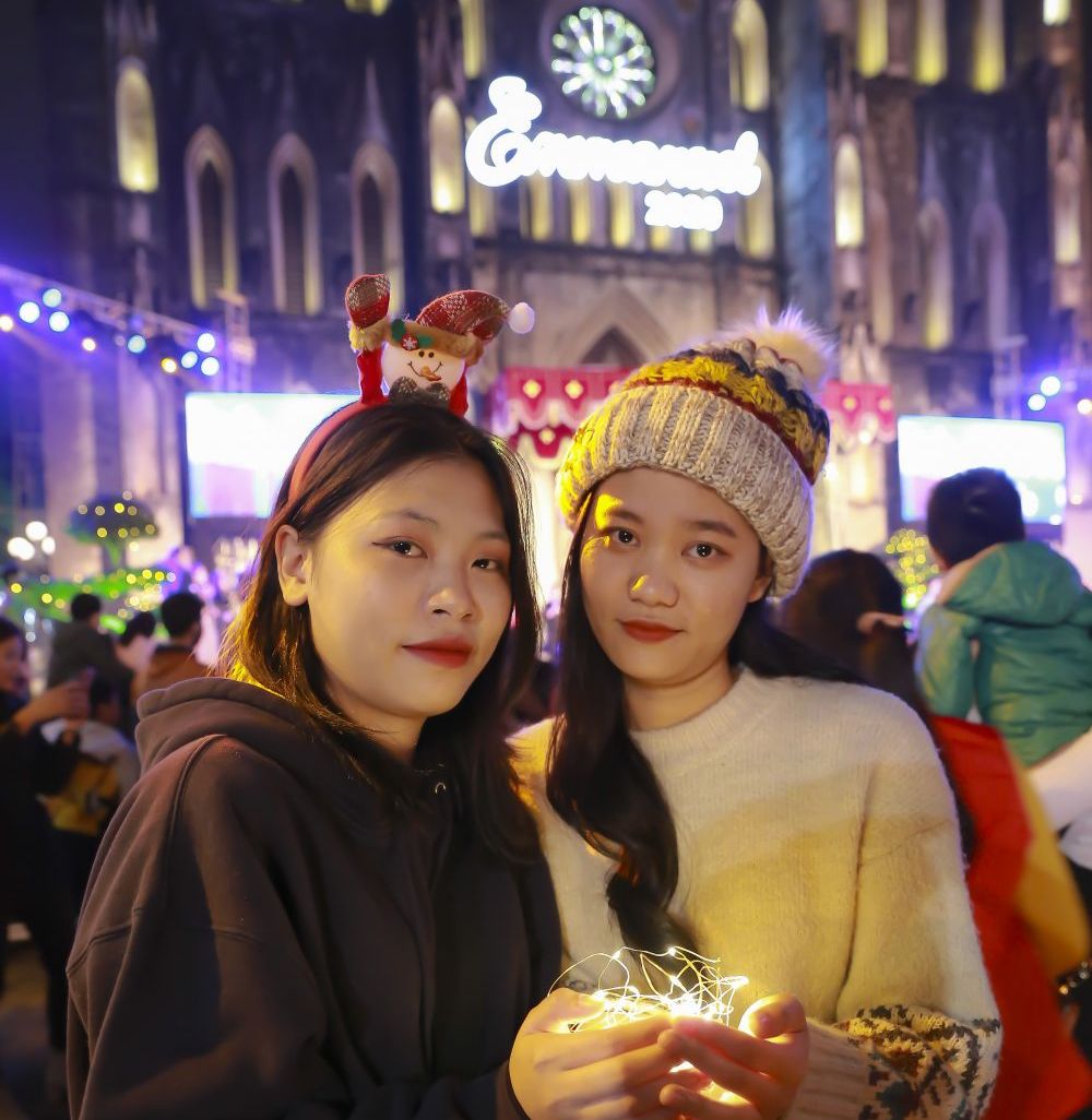 Nhà thờ Lớn - điểm check-in hấp dẫn bậc nhất cho giới trẻ Hà Nội mùa Giáng sinh