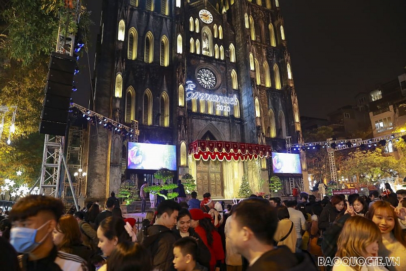 Nhà thờ Lớn - điểm check-in hấp dẫn bậc nhất cho giới trẻ Hà Nội mùa Giáng Sinh
