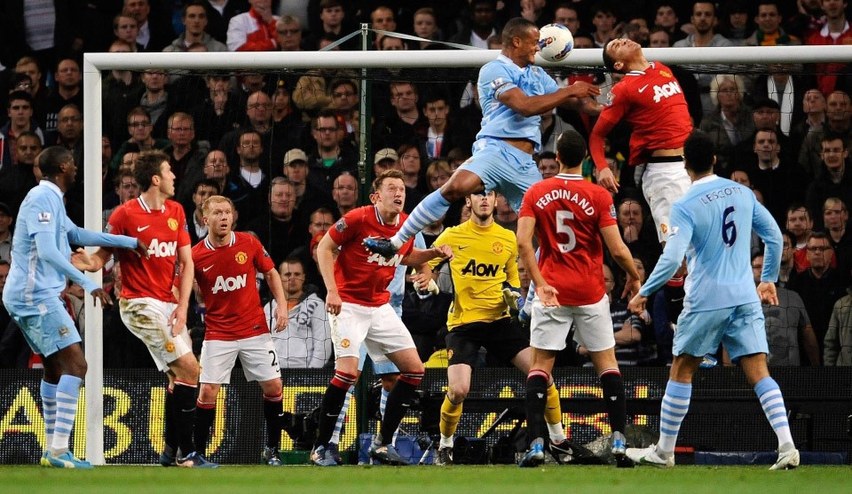 Cú đánh đầu tạo nên lịch sử của Kompany 10 năm trước. (Nguồn: Dreamteamfc) Cú đánh đầu tạo nên lịch sử của Kompany 10 năm trước. (Nguồn: Dreamteamfc)