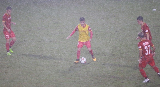 Quang Hải và các đồng đội vẫn tỏ ra bền bỉ.