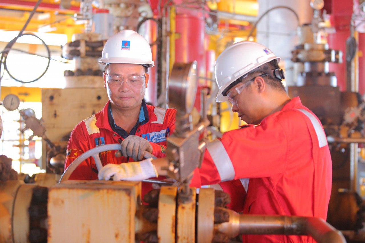 Người lao động Dầu khí trên các công trình biển