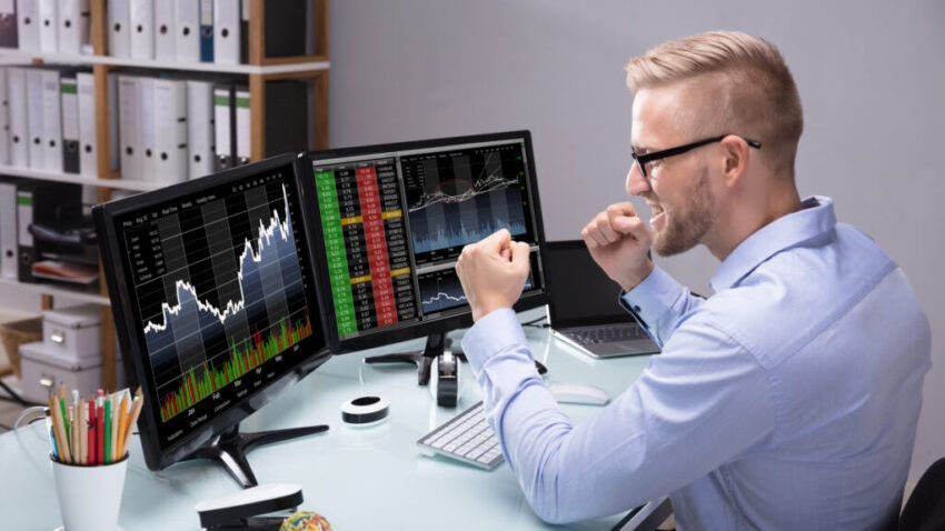 Nhận định thị trường chứng khoán ngày 21/12: VN-Index 1100 liệu có quá sức?