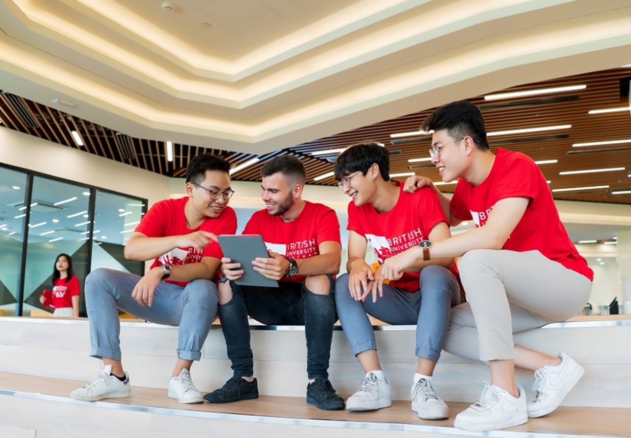 Quyết định bổ nhiệm Giáo sư Bennett vào vị trí Phó Hiệu trưởng tại BUV có hiệu lực từ ngày 04/4/2022. Quyết định bổ nhiệm Giáo sư Bennett vào vị trí Phó Hiệu trưởng tại BUV có hiệu lực từ ngày 04/4/2022.