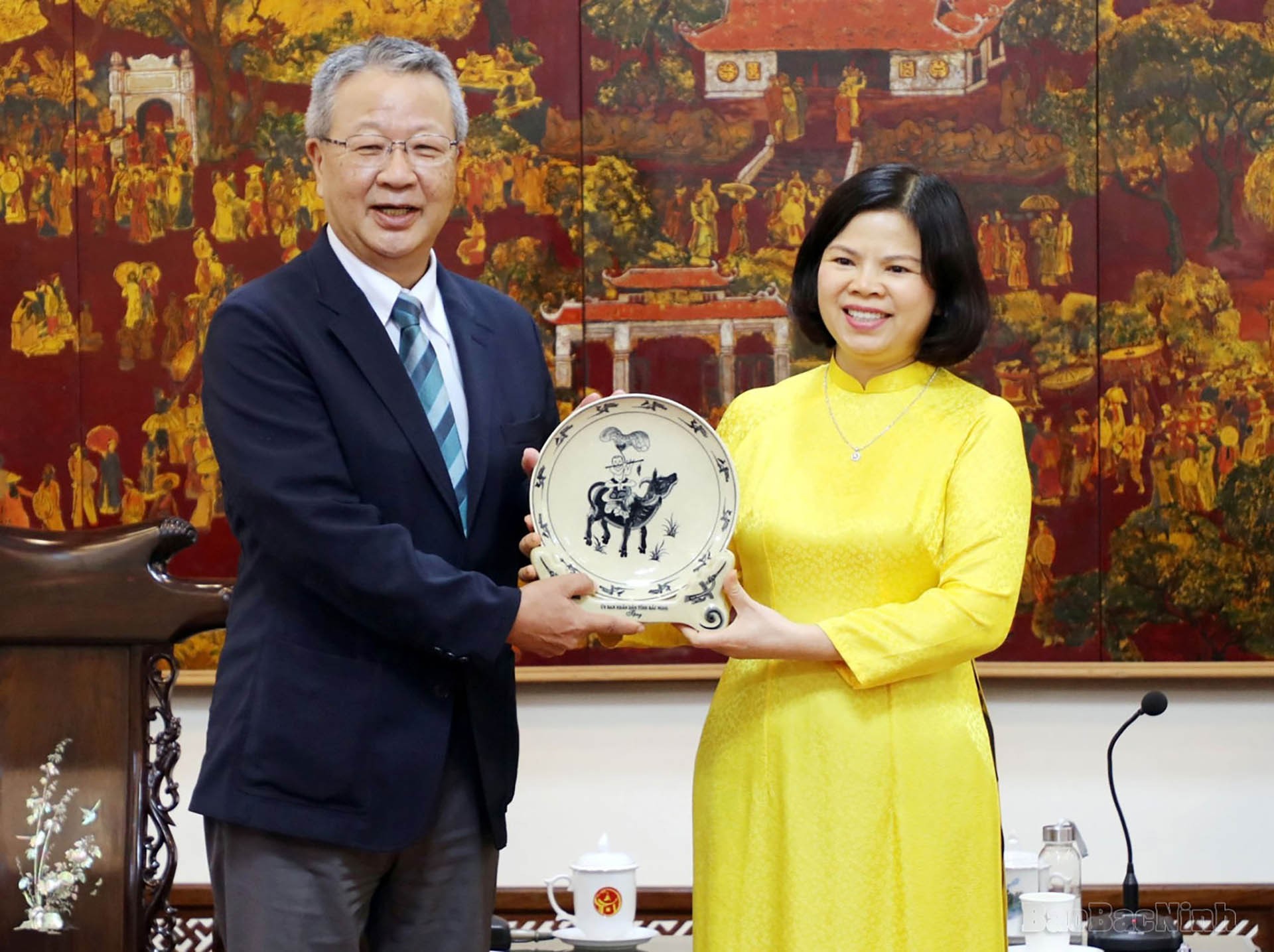 Chủ tịch UBND tỉnh Nguyễn Hương Giang tiếp Tập đoàn JFE Engineering Corporation (Nhật Bản). (Nguồn: Báo Bắc Ninh)