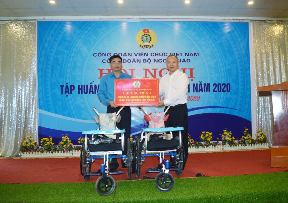 Hoạt động từ thiện ý nghĩa của Công đoàn Bộ Ngoại giao tại Yên Bái Hoạt động từ thiện ý nghĩa của Công đoàn Bộ Ngoại giao tại Yên Bái