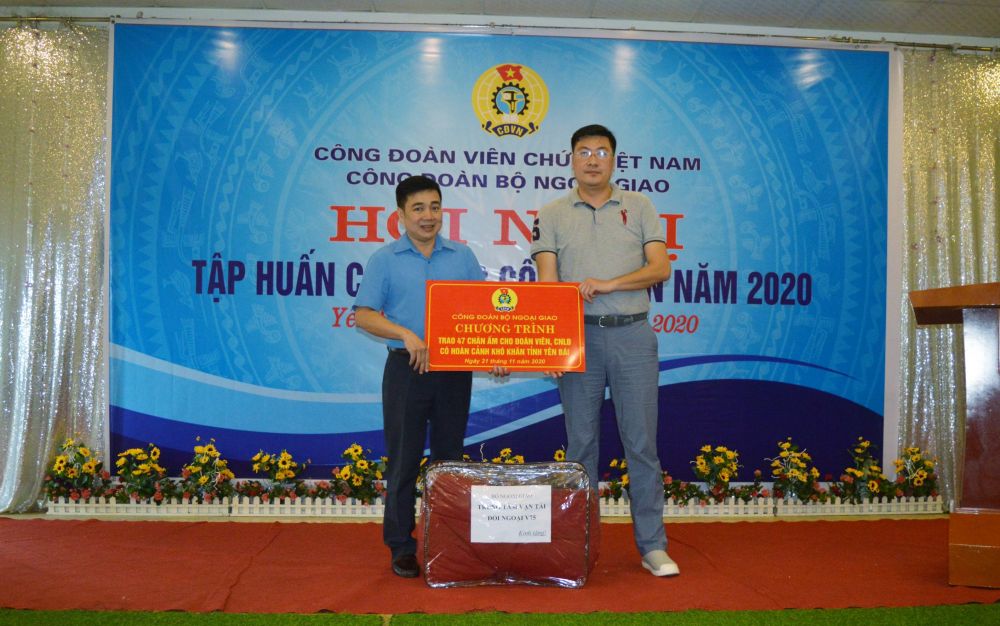 Hoạt động từ thiện ý nghĩa của Công đoàn Bộ Ngoại giao tại Yên Bái Hoạt động từ thiện ý nghĩa của Công đoàn Bộ Ngoại giao tại Yên Bái