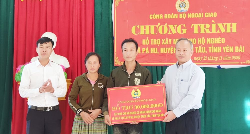 Hoạt động từ thiện ý nghĩa của Công đoàn Bộ Ngoại giao tại Yên Bái Hoạt động từ thiện ý nghĩa của Công đoàn Bộ Ngoại giao tại Yên Bái