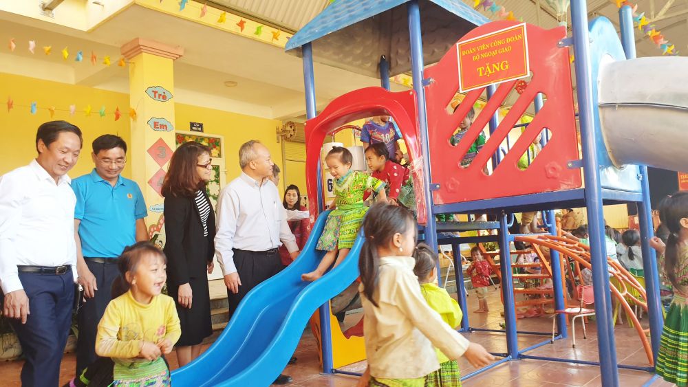 Hoạt động từ thiện ý nghĩa của Công đoàn Bộ Ngoại giao tại Yên Bái