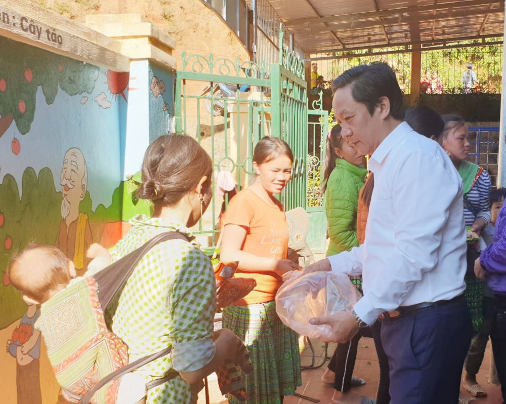 Hoạt động từ thiện ý nghĩa của Công đoàn Bộ Ngoại giao tại Yên Bái