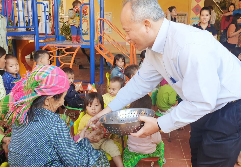 Hoạt động từ thiện ý nghĩa của Công đoàn Bộ Ngoại giao tại Yên Bái