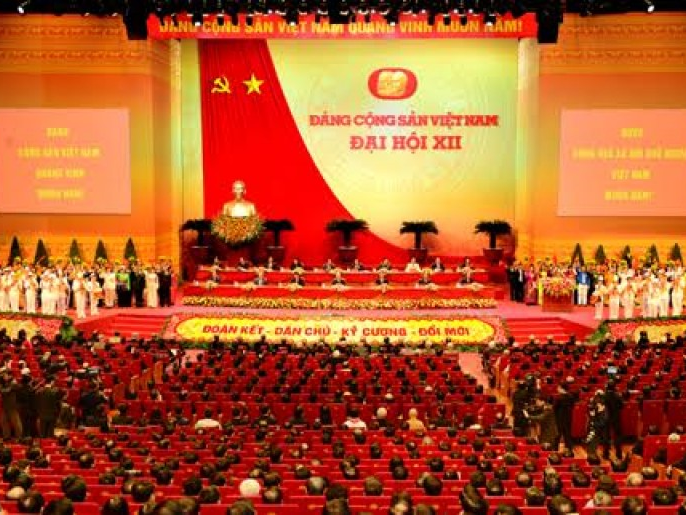 Đại hội công bố danh sách Bộ Chính trị, Tổng Bí thư khóa XII