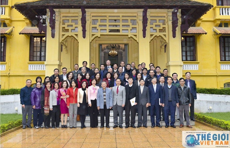 Bộ Ngoại giao trao quyết định cho cán bộ nghỉ hưu năm 2018