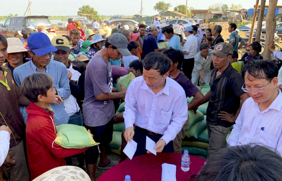 Hỗ trợ Việt kiều tại Biển Hồ đón Tết nguyên đán