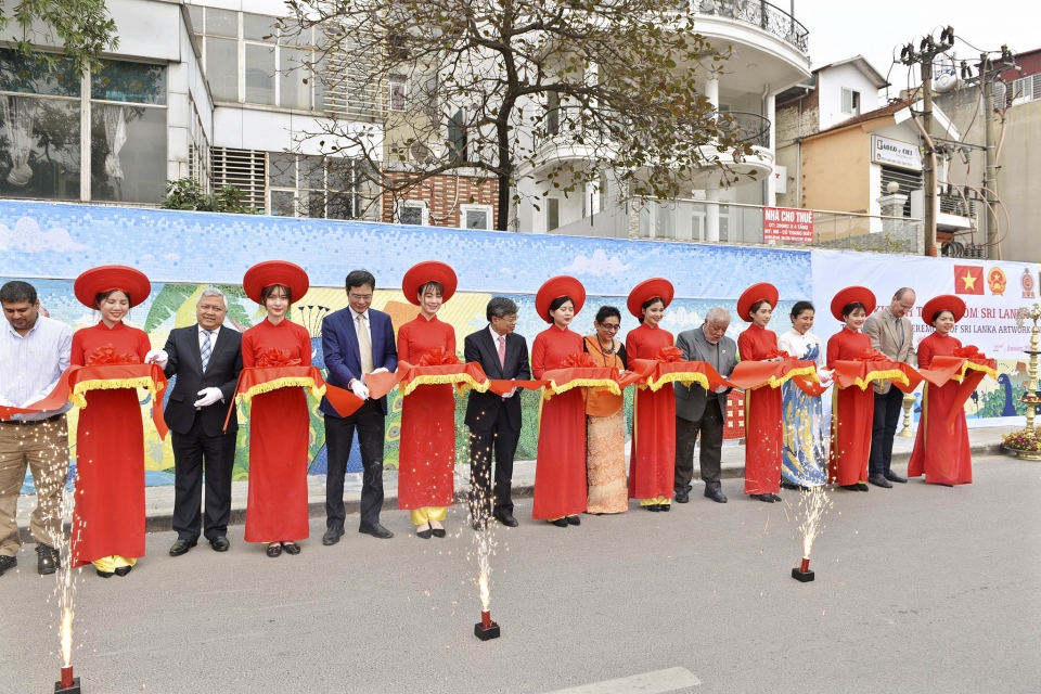 Khánh thành tranh gốm Sri Lanka trên “Con đường gốm sứ” tin nhap 20190123085714