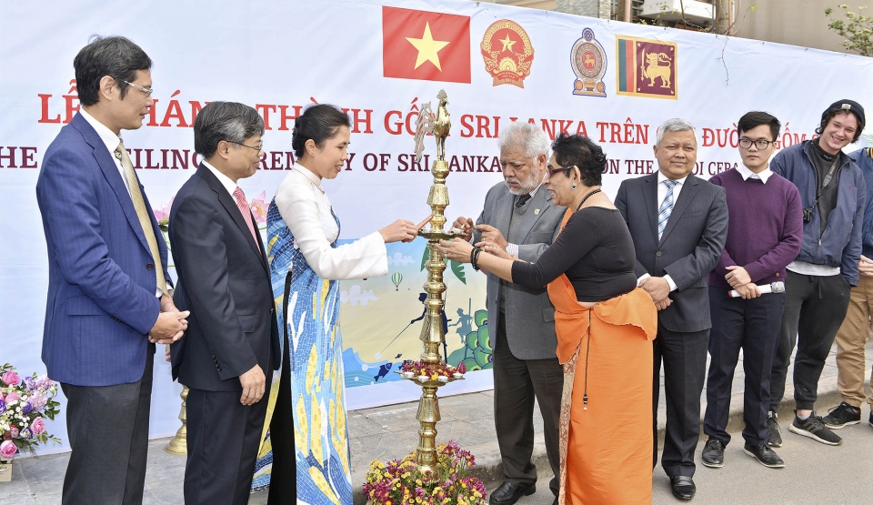 Khánh thành tranh gốm Sri Lanka trên “Con đường gốm sứ” tin nhap 20190123085714