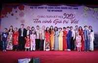 dai su quan viet tai myamar tung bung don tet te nuoc