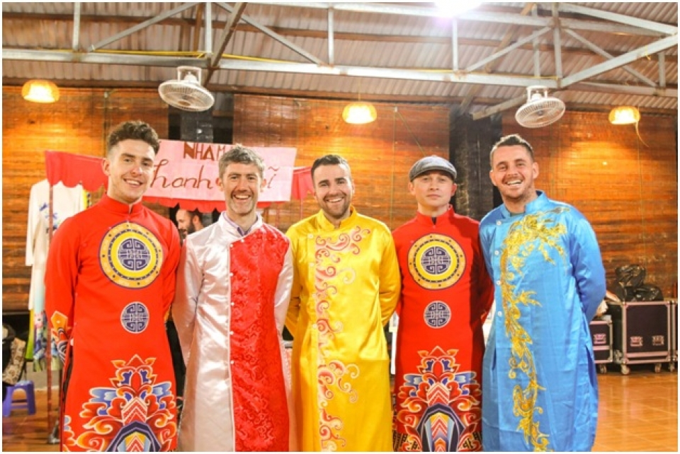 Tết Việt với cộng đồng người Ireland tại Việt Nam tet viet voi cong dong nguoi ireland tai viet nam