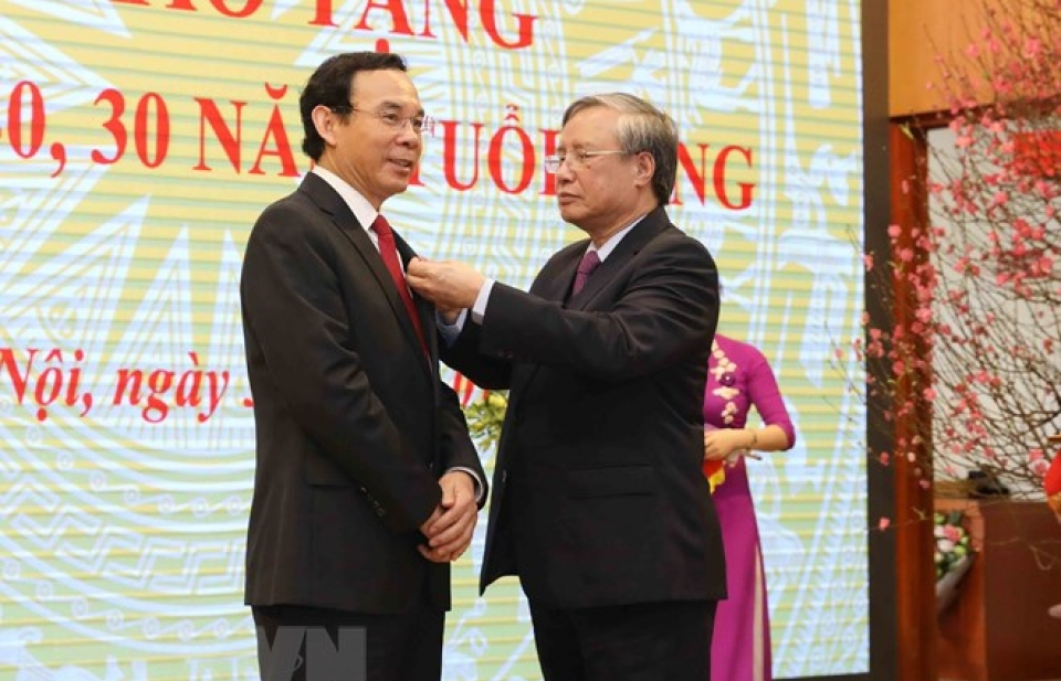 Trao Huy hiệu Đảng tặng các đảng viên thuộc Đảng bộ Văn phòng TW Đảng