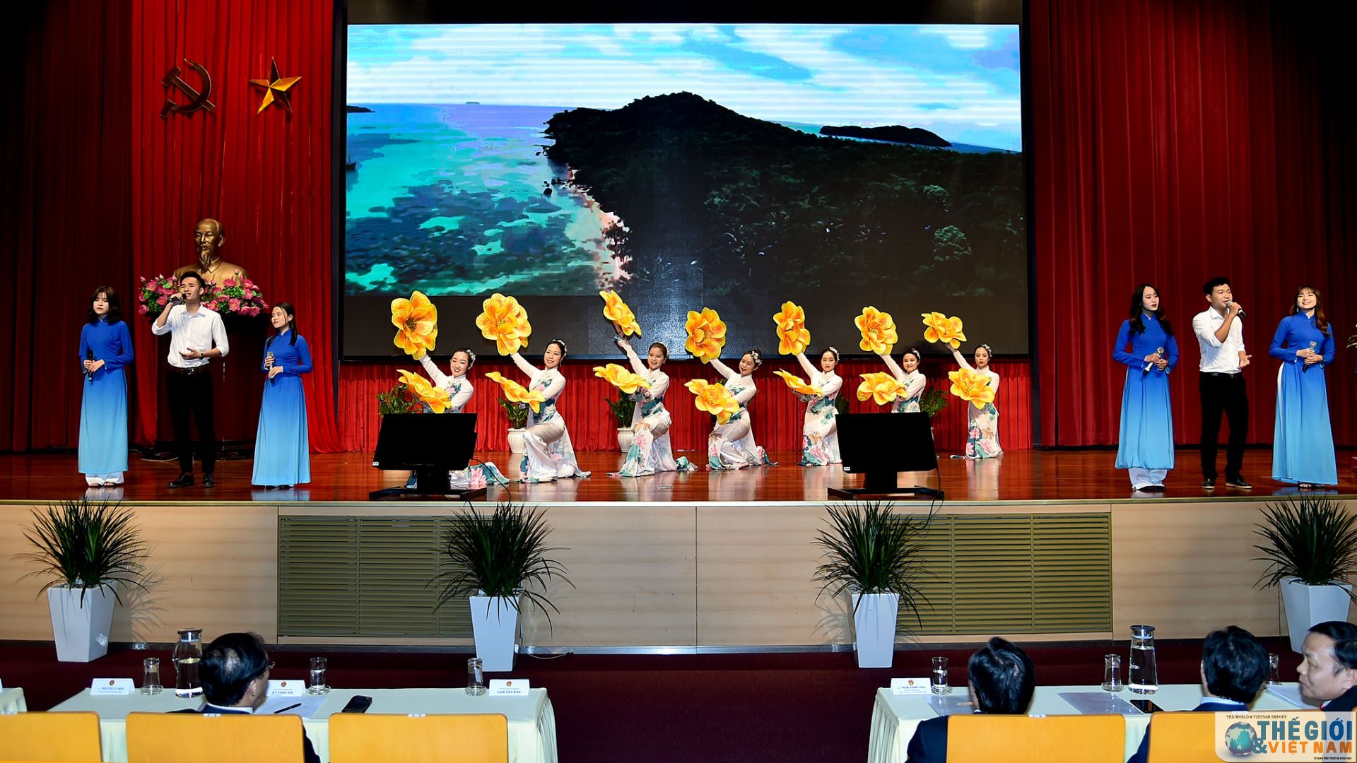 dang bo bo ngoai giao thao luan phuong huong nhiem vu cong tac nam 2020