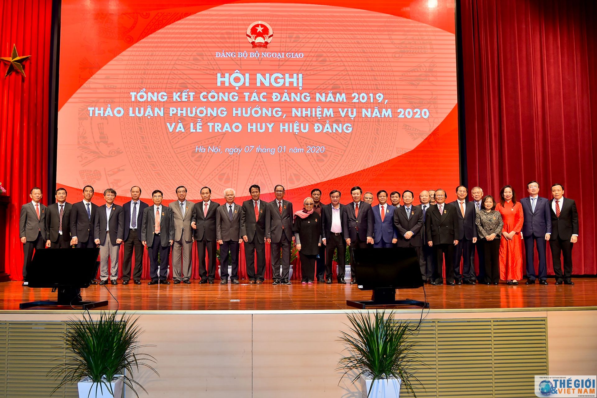 dang bo bo ngoai giao thao luan phuong huong nhiem vu cong tac nam 2020