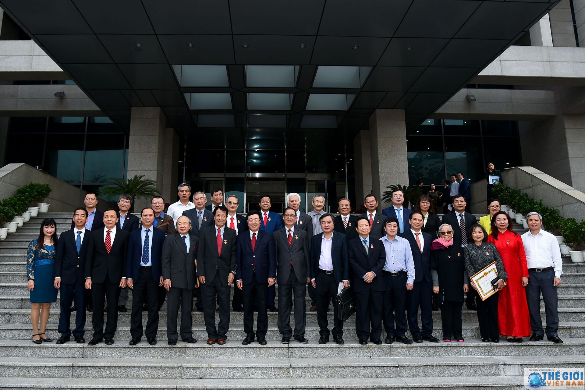 dang bo bo ngoai giao thao luan phuong huong nhiem vu cong tac nam 2020