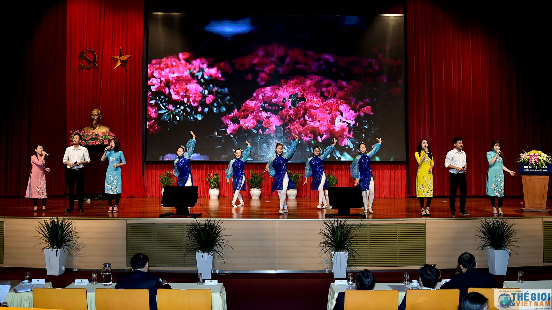 dang bo bo ngoai giao thao luan phuong huong nhiem vu cong tac nam 2020