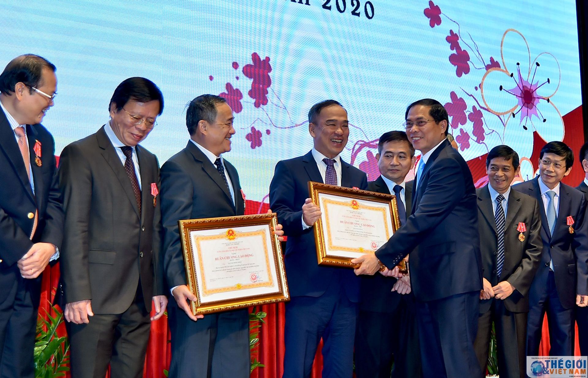 Bộ Ngoại giao gặp mặt, mừng thọ, mừng Xuân cán bộ hưu trí