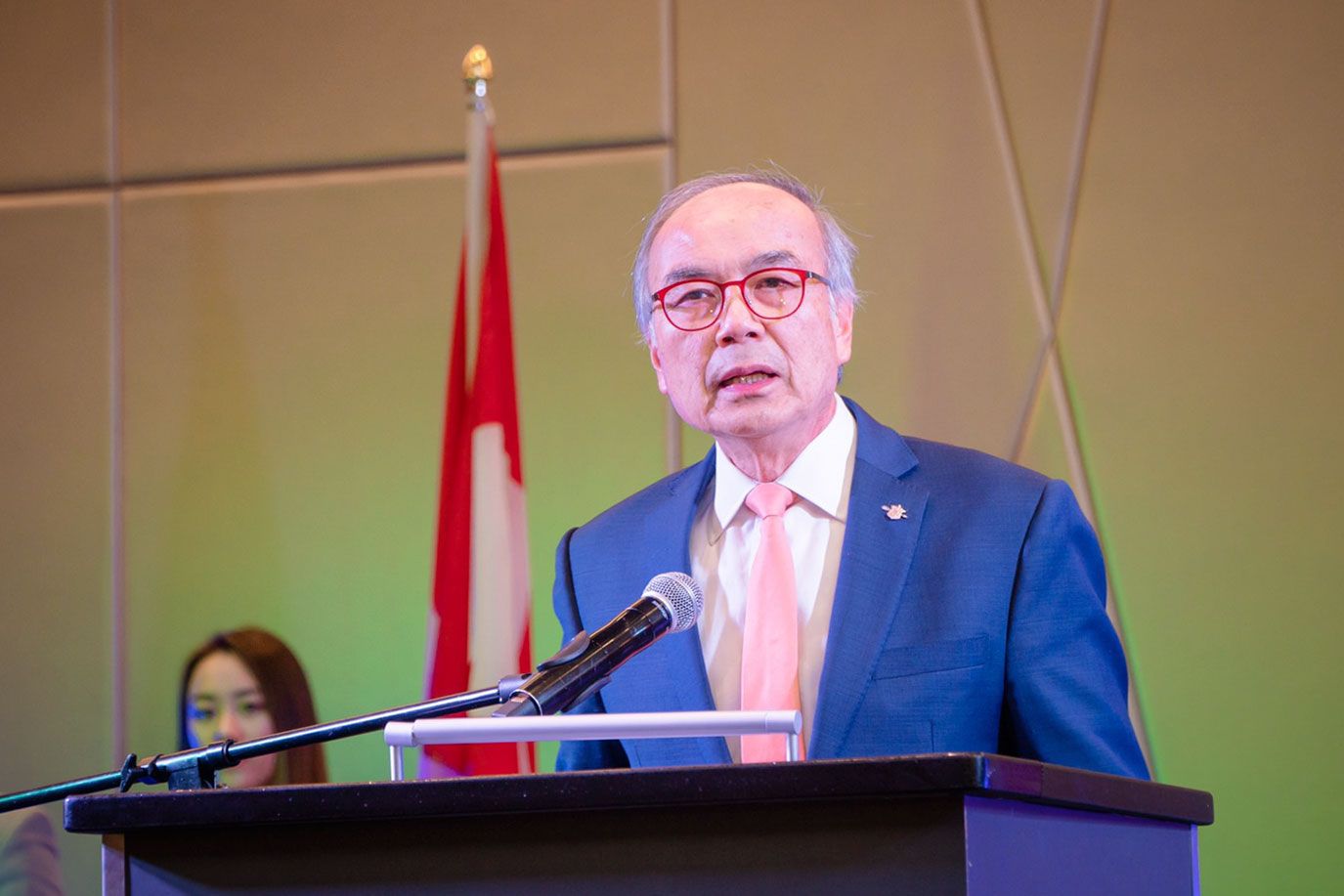 tong lanh su quan viet nam tai vancouver canada mo tiec mung xuan 2020 cho ba con kieu bao