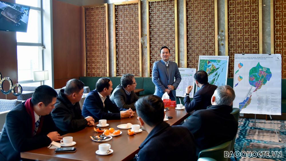 Đoàn Trưởng Cơ quan đại diện Việt Nam ở nước ngoài nhiệm kỳ 2020-2023 thăm, làm việc tại Quảng Ninh