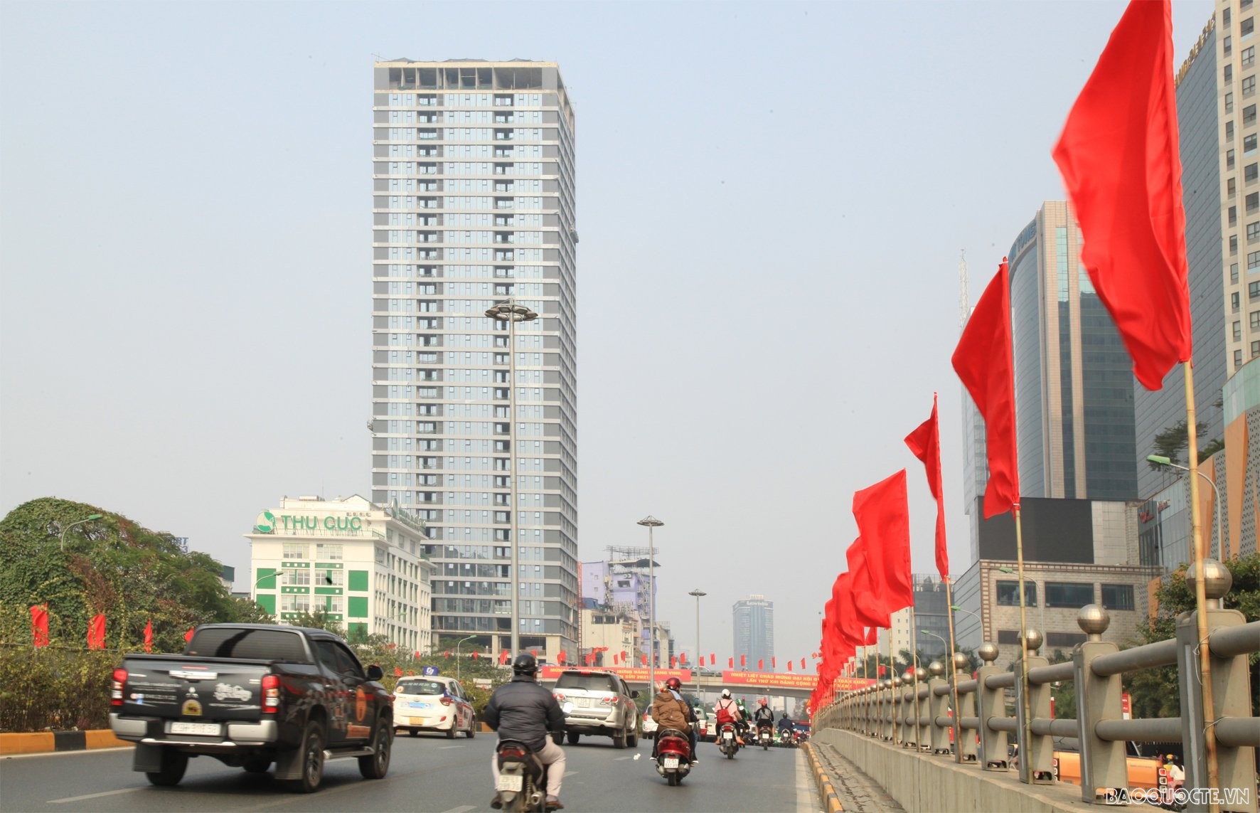 Đại hội XIII: Hà Nội trang hoàng, lộng lẫy cờ hoa chào mừng Đại hội Đảng toàn quốc lần thứ XIII. Đại hội XIII của Đảng: Kinh tế Việt Nam 2016-2020 với vị thế và cơ đồ hoàn toàn mới