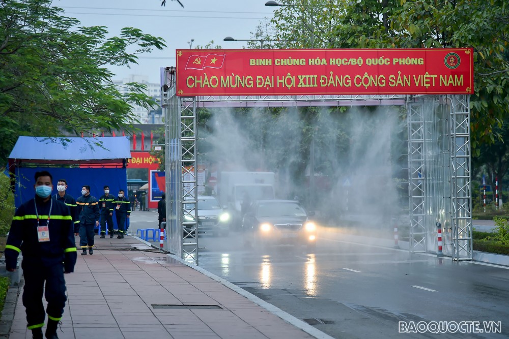 Các phóng viên phục vụ tại Đại hội XIII thực hiện xét nghiệm Covid-19 lần 3