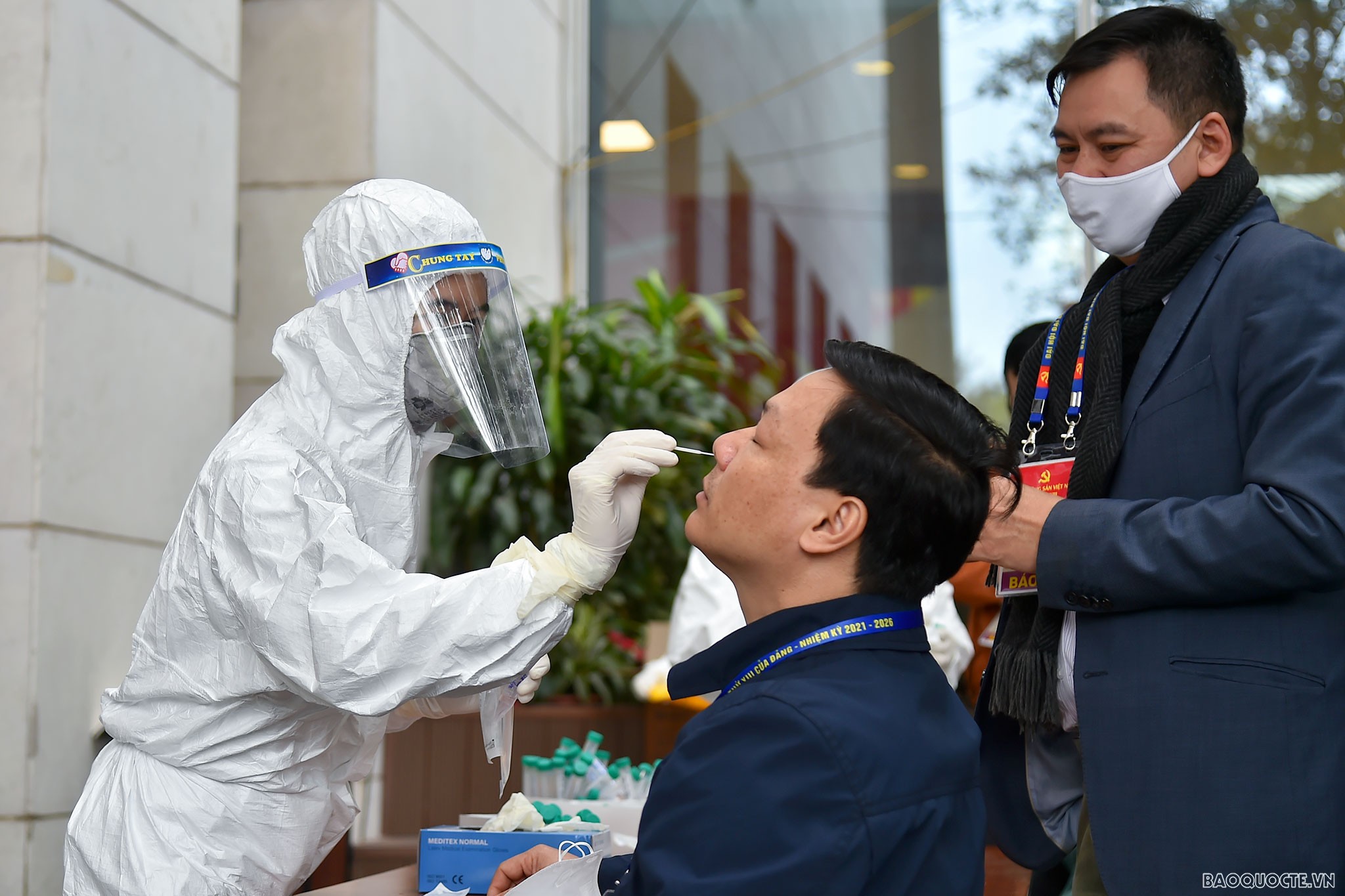 Tất cả phóng viên phục vụ tại Đại hội XIII thực hiện xét nghiệm Covid-19 lần 3