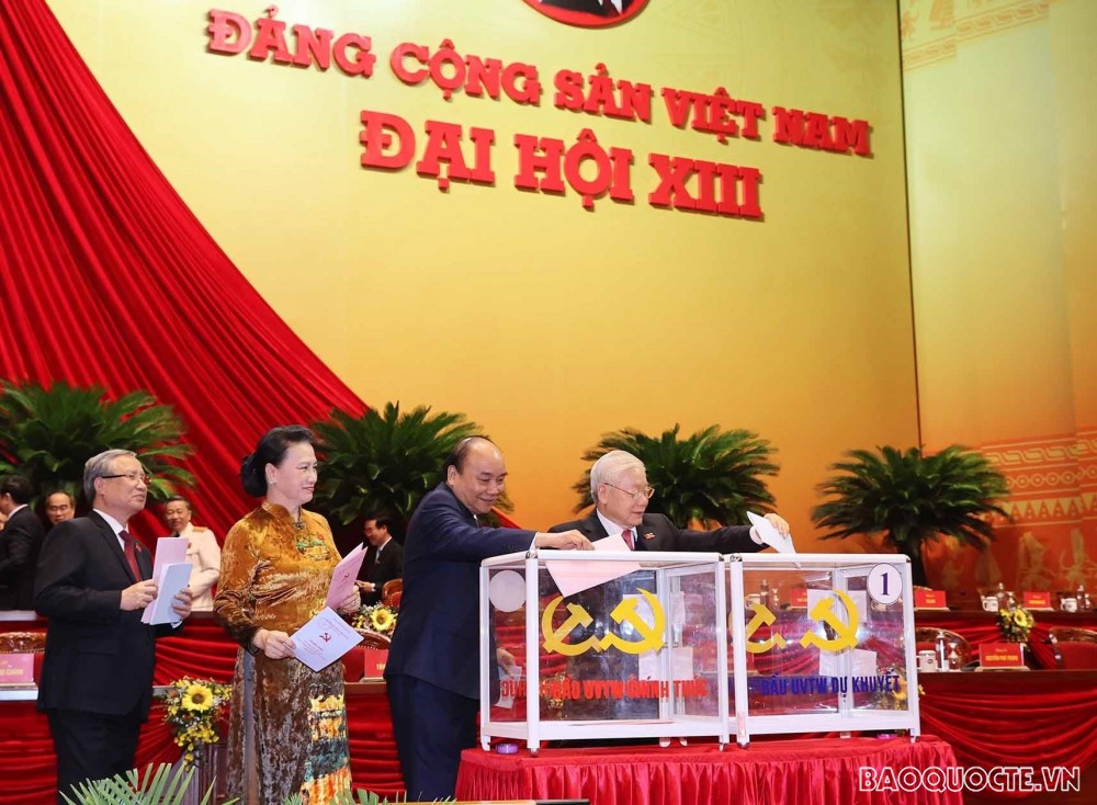 Đại hội XIII: Các đại biểu bỏ phiếu bầu Ban Chấp hành Trung ương khóa XIII