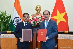 Lãnh đạo Việt Nam-Ấn Độ trao thư mừng nhân dịp kỷ niệm 50 năm ngày thiết lập quan hệ ngoại giao