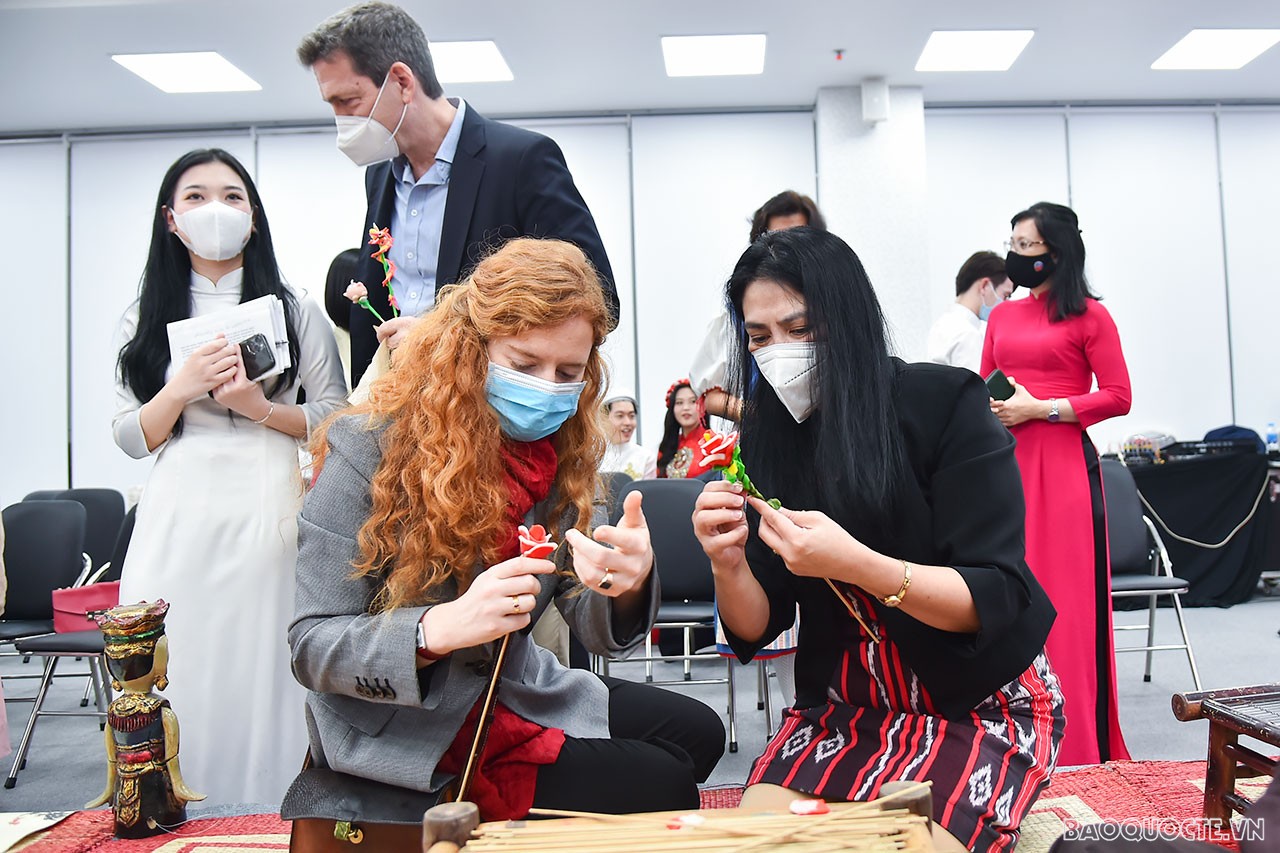 Giao lưu Tết: ASEAN và những người bạn