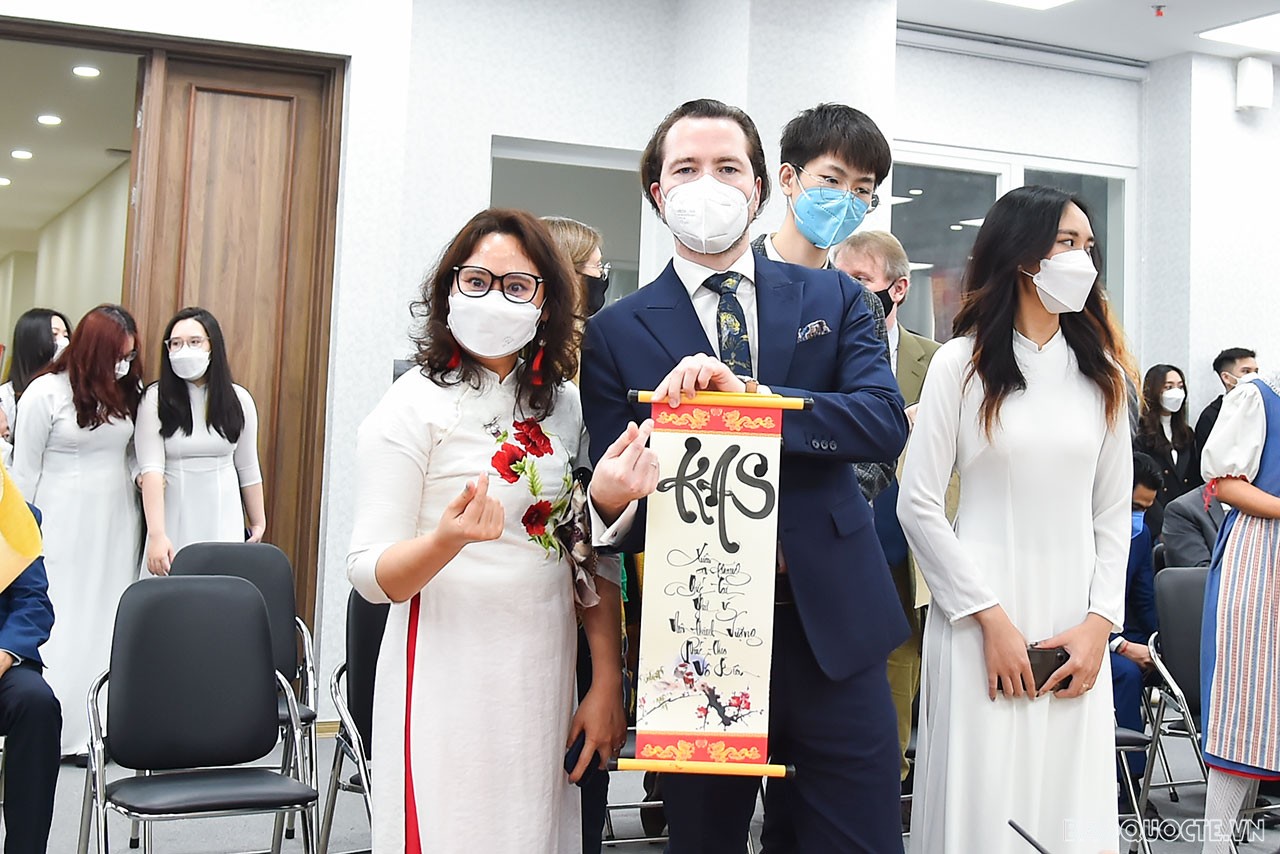 Giao lưu Tết: ASEAN và những người bạn