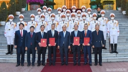 Chủ tịch nước trao quyết định bổ nhiệm 4 Đại sứ, ‘chọn mặt gửi vàng’ để giao nhiệm vụ