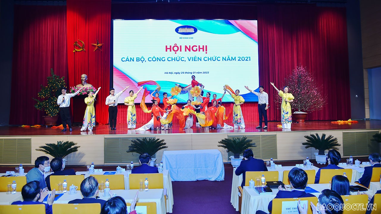 Ngoại giao Việt Nam tiên phong, toàn diện, hiện đại, chuyên nghiệp, sáng tạo vì phát triển đất nước Ngoại giao Việt Nam tiên phong, toàn diện, hiện đại, chuyên nghiệp, sáng tạo vì phát triển đất nước