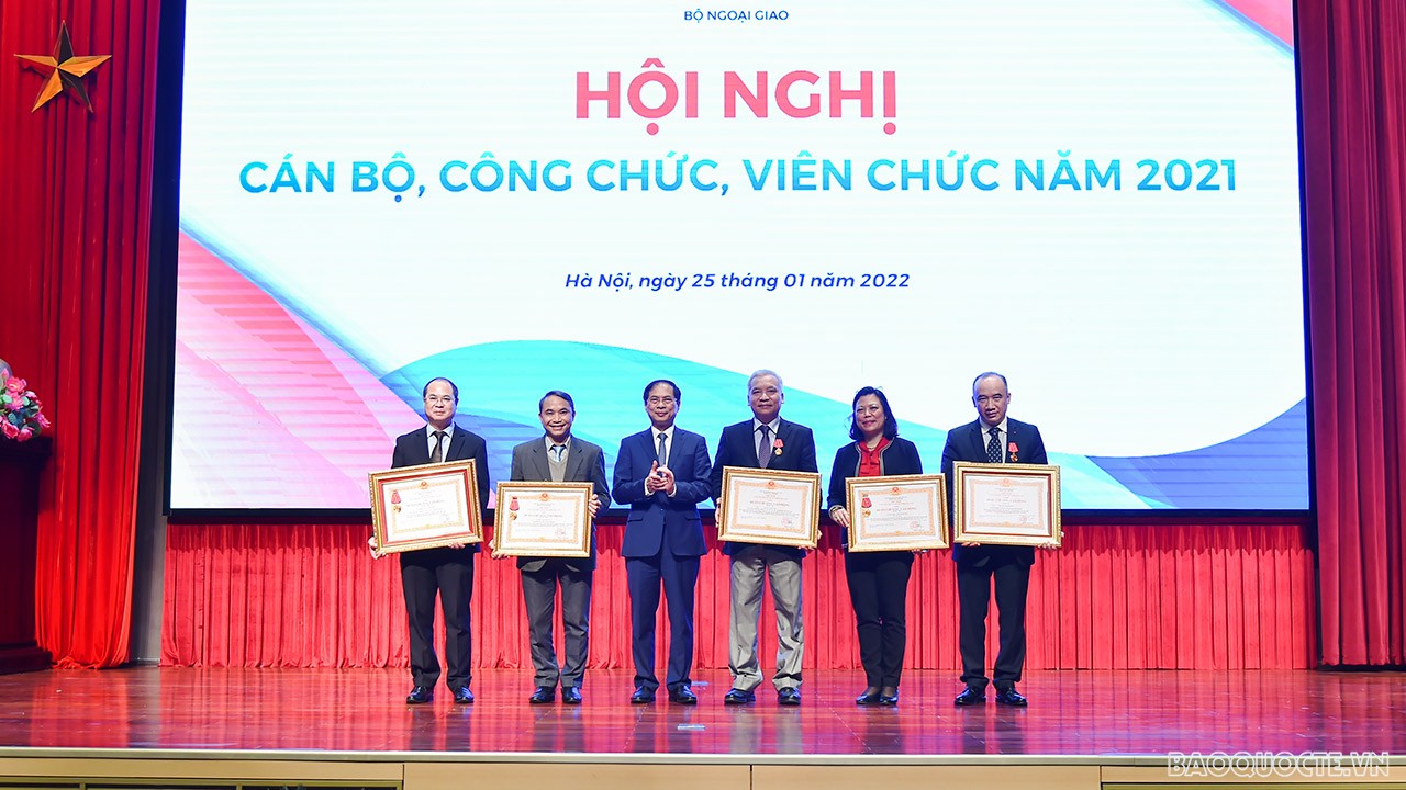 Ngoại giao Việt Nam tiên phong, toàn diện, hiện đại, chuyên nghiệp, sáng tạo vì phát triển đất nước Ngoại giao Việt Nam tiên phong, toàn diện, hiện đại, chuyên nghiệp, sáng tạo vì phát triển đất nước