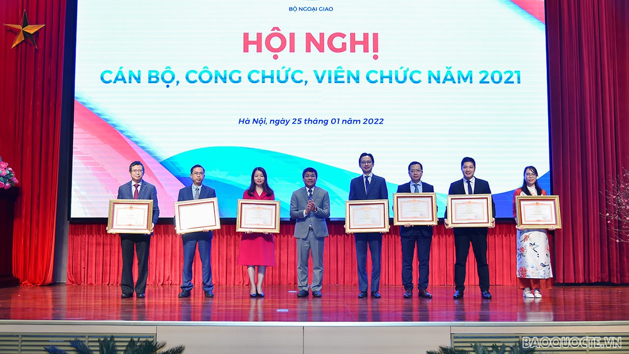Ngoại giao Việt Nam tiên phong, toàn diện, hiện đại, chuyên nghiệp, sáng tạo vì phát triển đất nước Ngoại giao Việt Nam tiên phong, toàn diện, hiện đại, chuyên nghiệp, sáng tạo vì phát triển đất nước