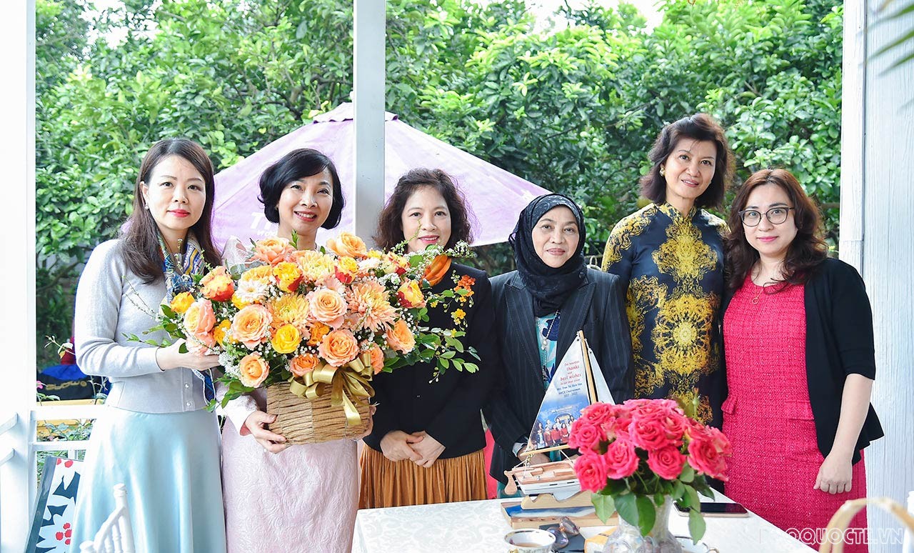 Đây là một hoạt động đầu năm của Nhóm AWCH mừng Xuân Nhâm Dần 2022, đồng thời kết hợp chia tay bà Trần Thị Bích Vân, Chủ tịch Nhóm AWCH, Phu nhân Thứ trưởng Ngoại giao Nguyễn Quốc Dũng, chuẩn bị đi công tác ngoài nước.