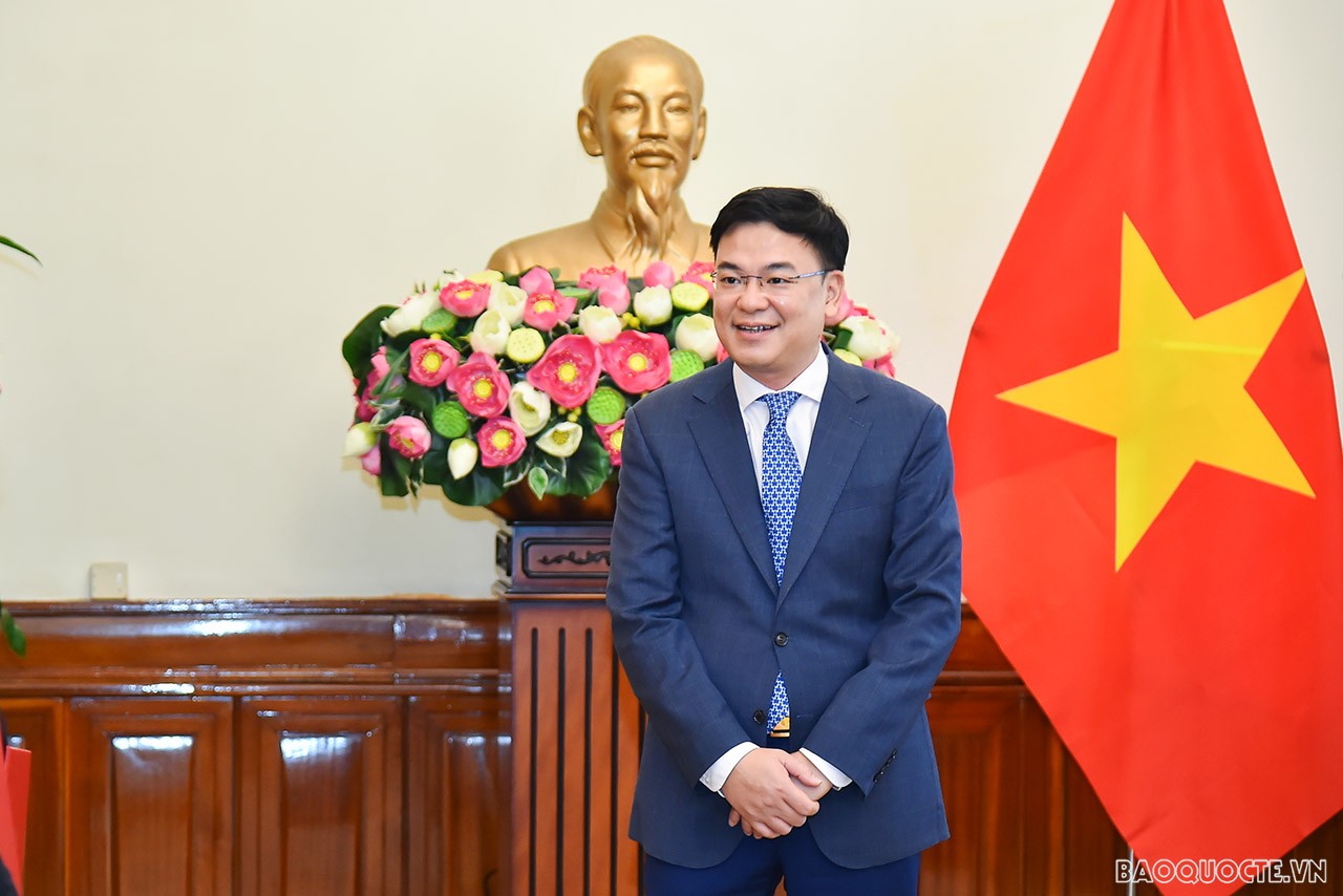 Phát biểu tại buổi lễ trao quyết định, Thứ trưởng Ngoại giao Phạm Quang Hiệu chúc mừng các cán bộ vừa được bổ nhiệm vào vị trí công tác mới và cho rằng đây cũng là trọng trách, trách nhiệm mà Ban cán sự Đảng bộ, tập thể Lãnh đạo Bộ tin tưởng giao phó. Giao nhiệm vụ cho các cán bộ được bổ nhiệm, Thứ trưởng Phạm Quang Hiệu bày tỏ tin tưởng các cán bộ sẽ hoàn thành tốt các nhiệm vụ được giao, góp phần xây dựng tập thể đơn vị đoàn kết, phát triển vững mạnh, đóng góp vào thành công chung của công tác đối ngoại đất nước.