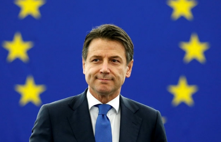 Thủ tướng Italy Giuseppe Conte bắt đầu thăm chính thức Việt Nam