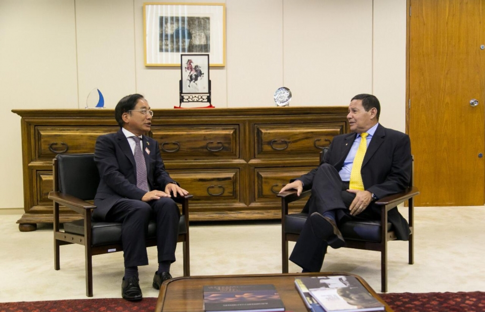 Đại sứ Đỗ Bá Khoa chào xã giao Phó Tổng thống Brazil