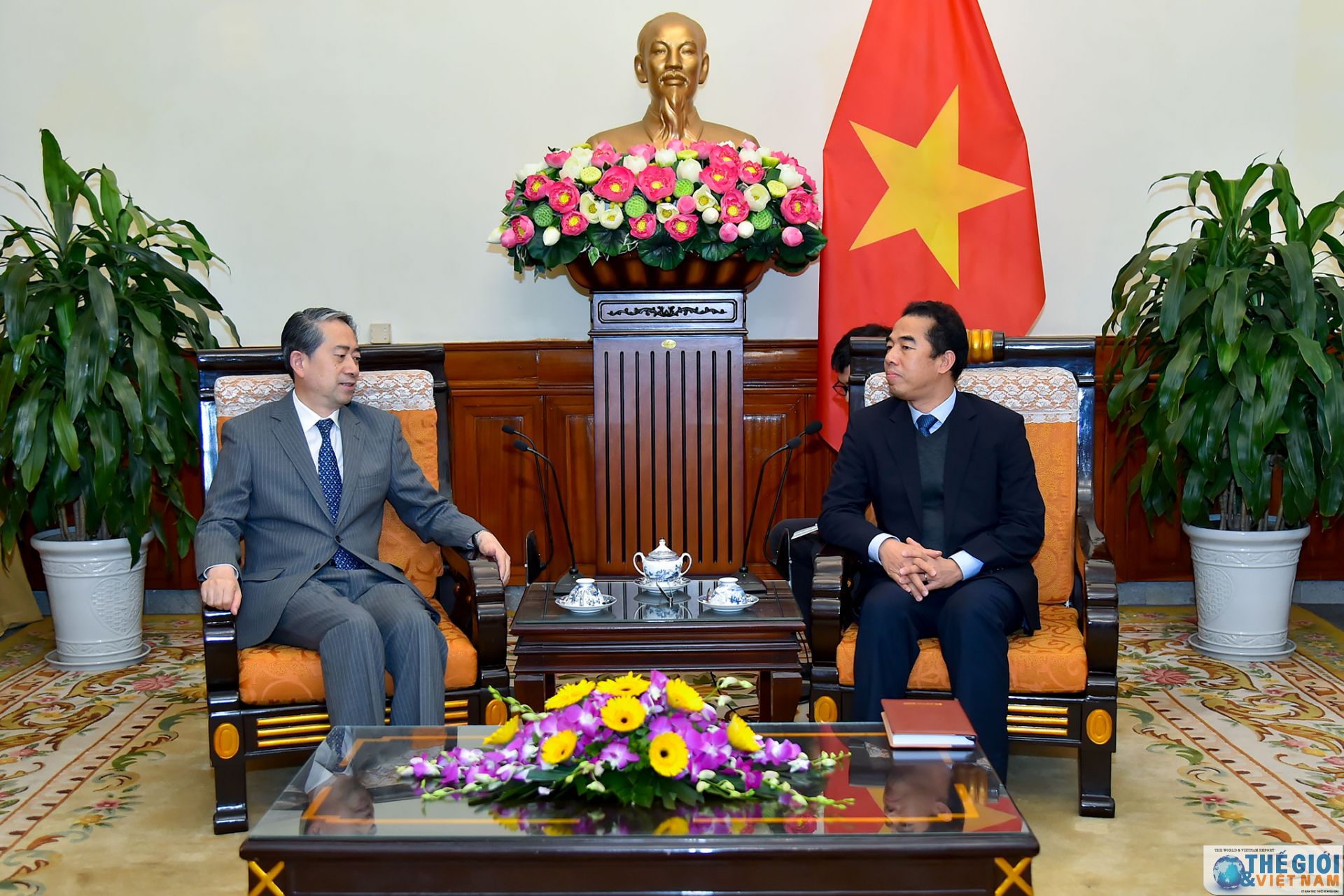 thu truong ngoai giao to anh dung tiep dai su trung quoc trao doi van de phong chong dich virus corona