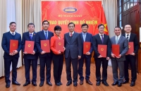 thu truong ngoai giao dang minh khoi trao quyet dinh bo nhiem can bo cap vu