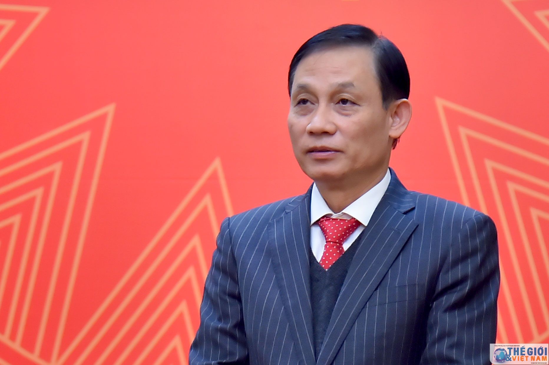 thu truong ngoai giao le hoai trung trao quyet dinh bo nhiem dieu dong can bo cap vu