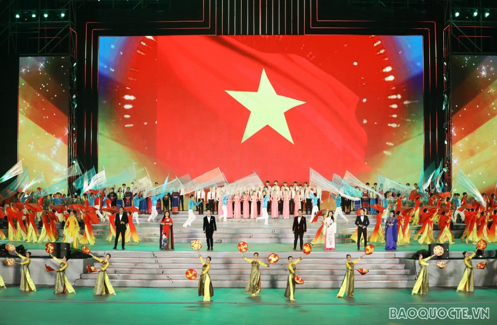 Chương trình nghệ thuật 'Khát vọng - Tỏa sáng' chào mừng thành công Đại hội XIII