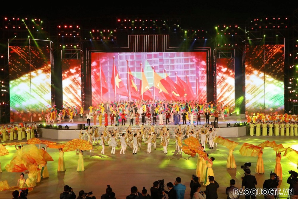 Chương trình nghệ thuật 'Khát vọng - Tỏa sáng' chào mừng thành công Đại hội XIII